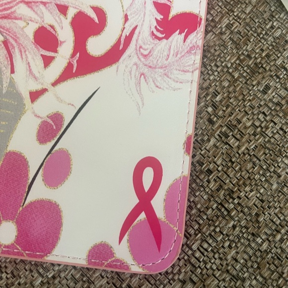 ❣️🆕Chico’s Breast Cancer Awareness Floral Printed Wristlet❣️ - Picture 3 of 8
